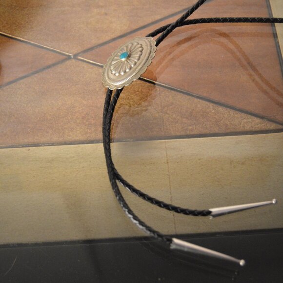 Vintage Navajo Sterling Silver Bolo Tie - Picture 4 of 6